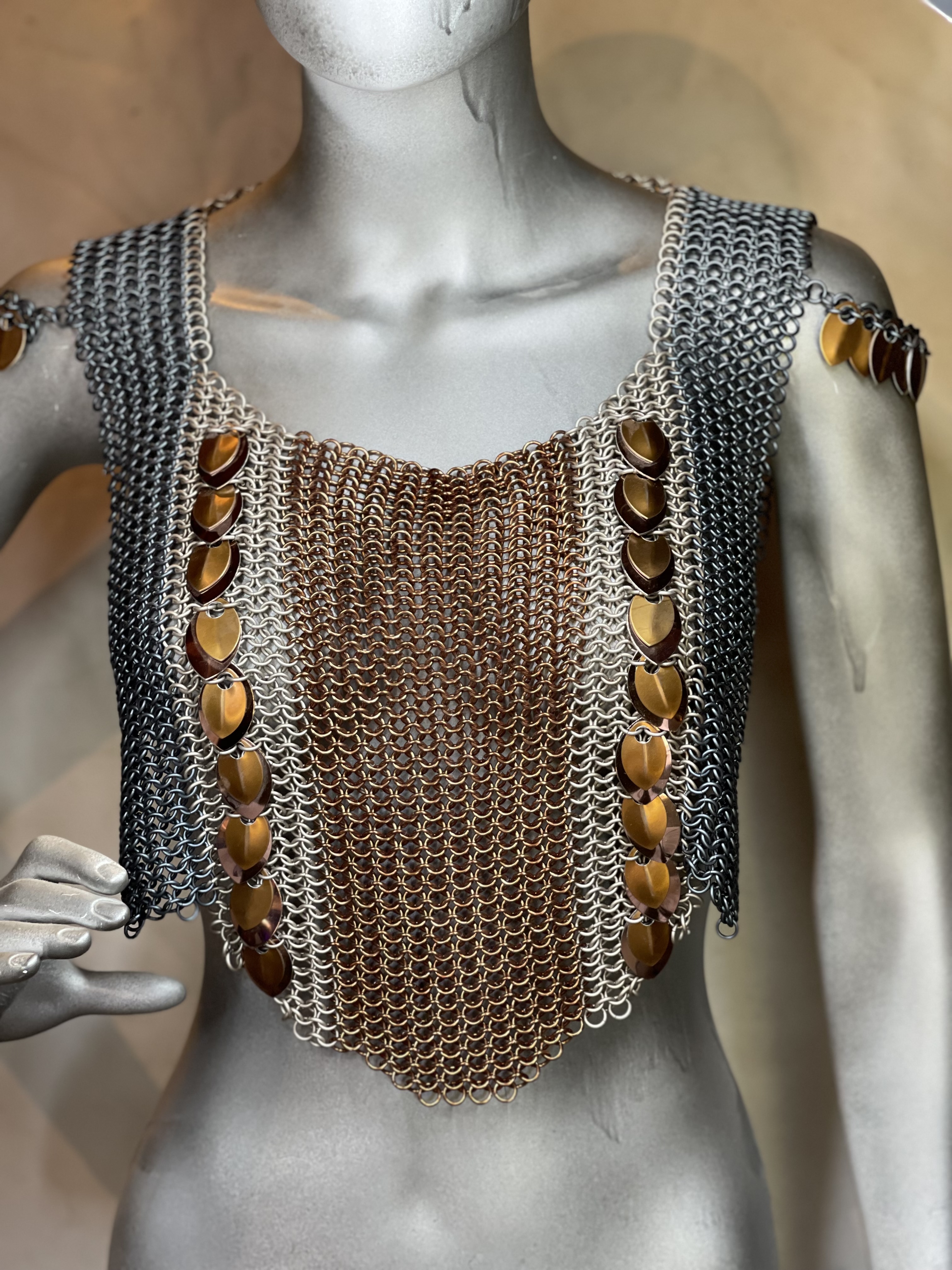 Explore copper-and-silver chainmaille styled for Viking cosplay—crafted with leaf-shaped scales and worn beside rune stones and leather bracers. A warrior’s elegance in every ring.
