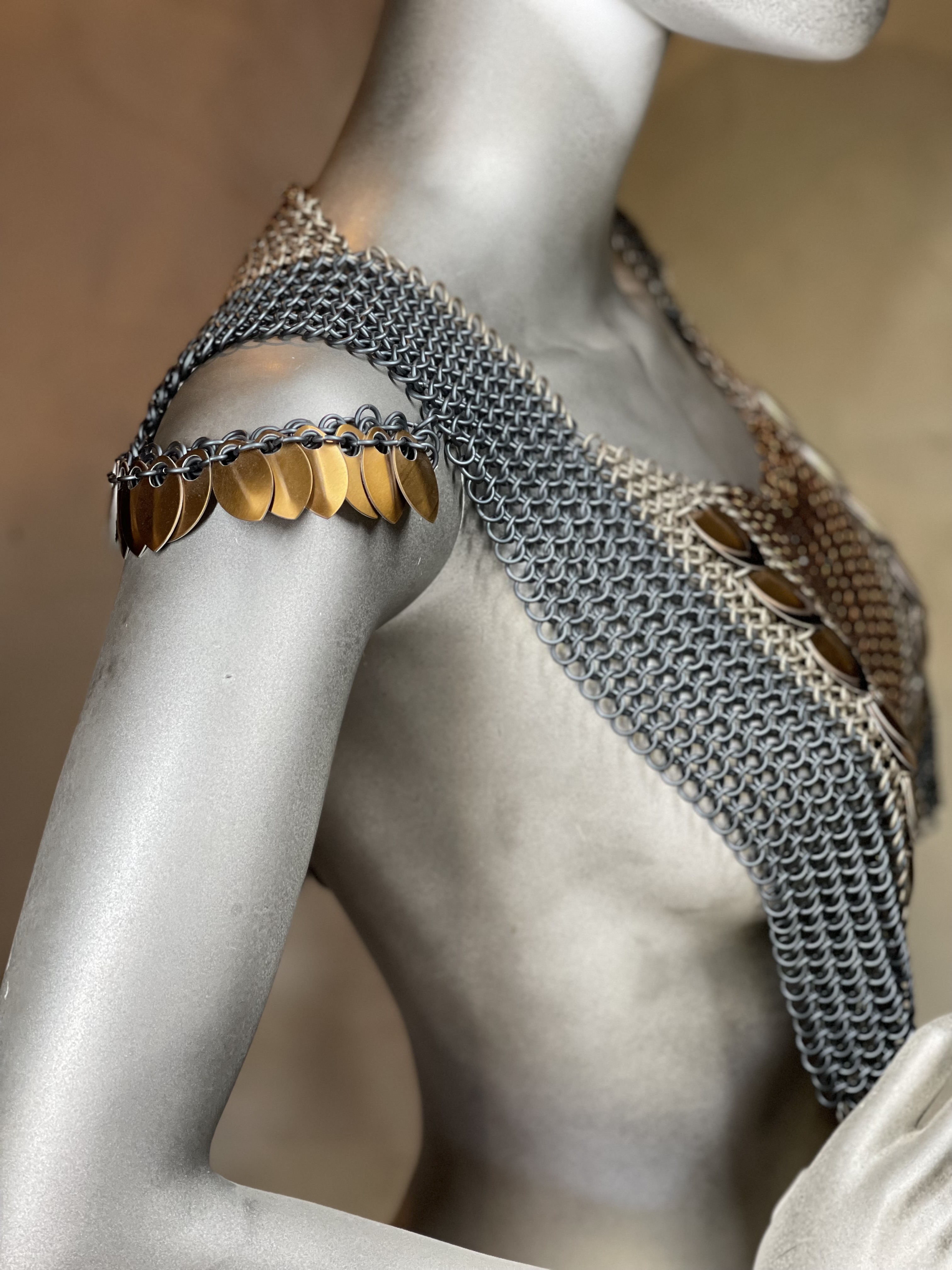 Explore copper-and-silver chainmaille styled for Viking cosplay—crafted with leaf-shaped scales and worn beside rune stones and leather bracers. A warrior’s elegance in every ring.
