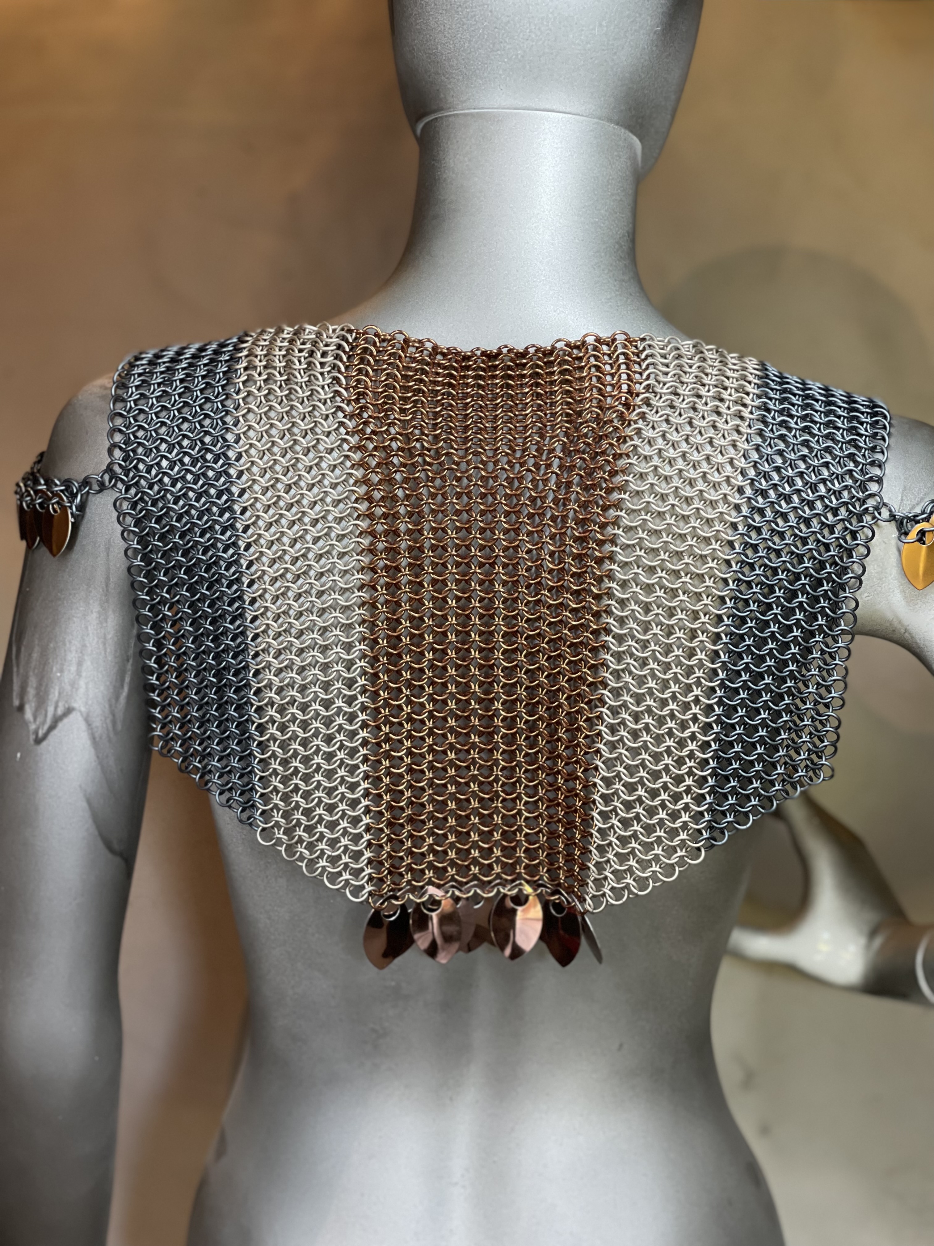Explore copper-and-silver chainmaille styled for Viking cosplay—crafted with leaf-shaped scales and worn beside rune stones and leather bracers. A warrior’s elegance in every ring.
