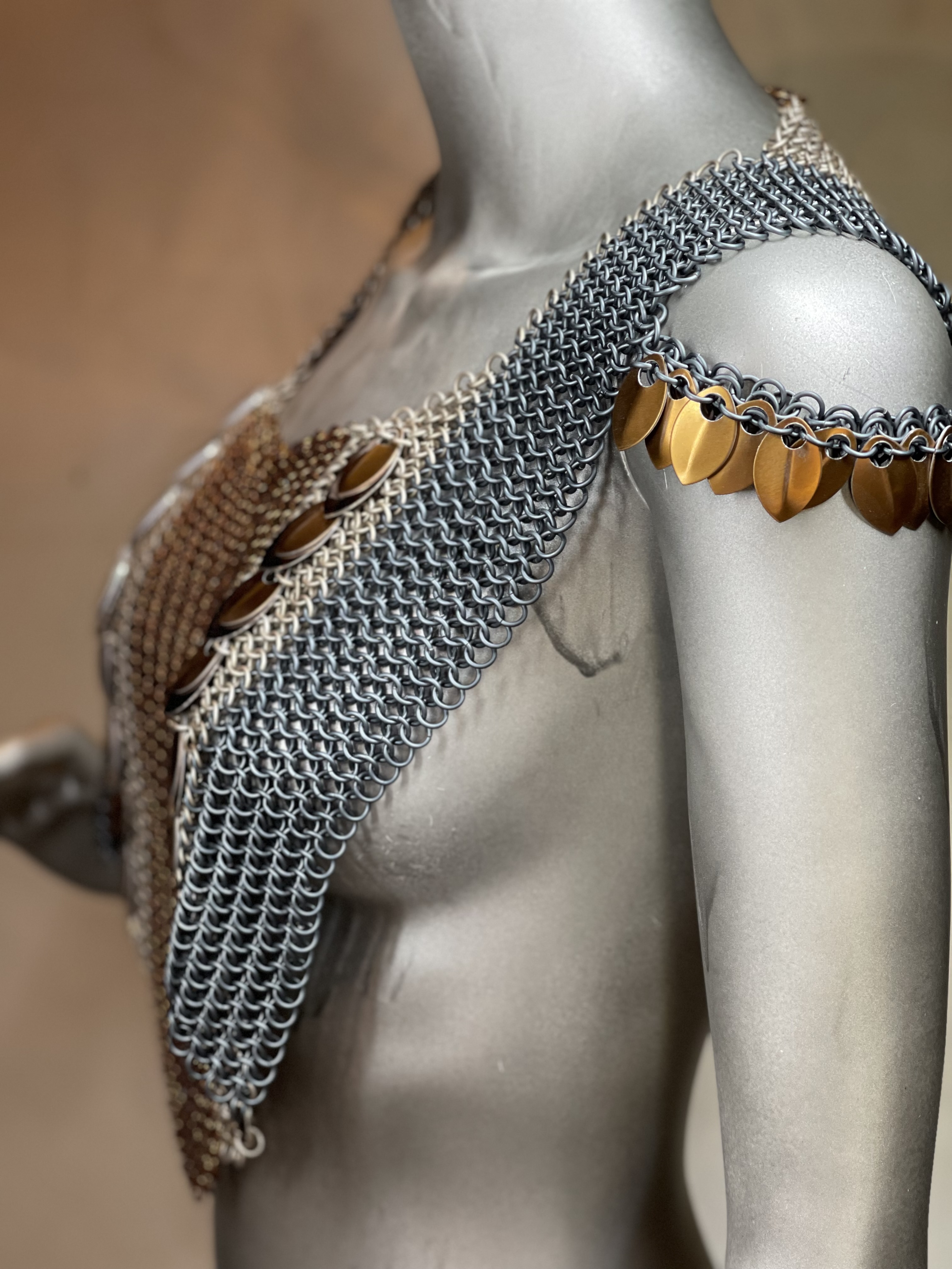 Explore copper-and-silver chainmaille styled for Viking cosplay—crafted with leaf-shaped scales and worn beside rune stones and leather bracers. A warrior’s elegance in every ring.
